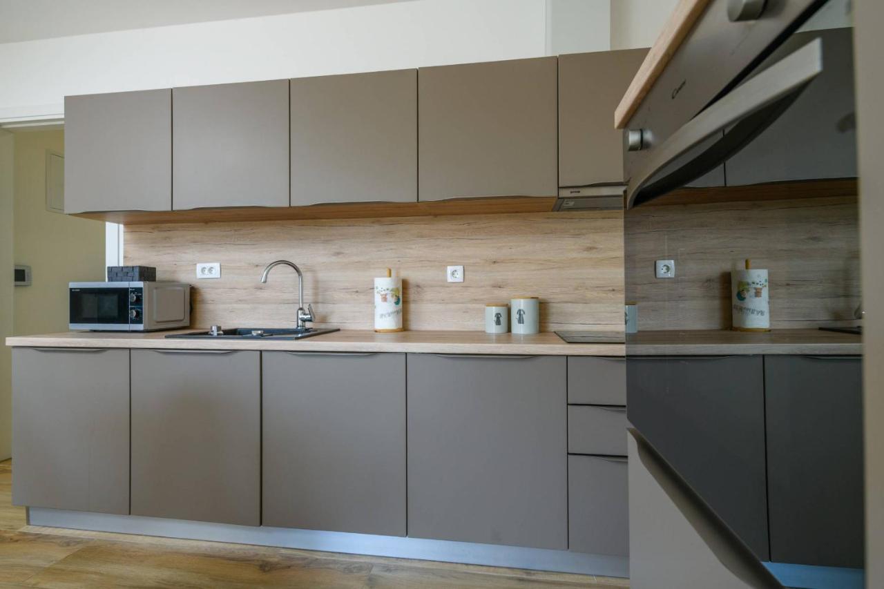 Dora Apartment