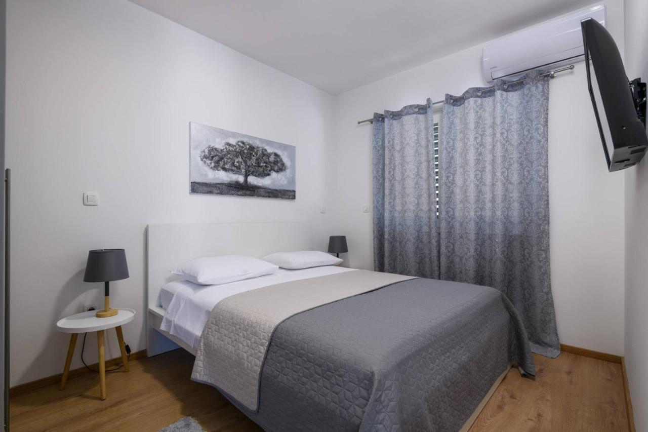Dora Apartment