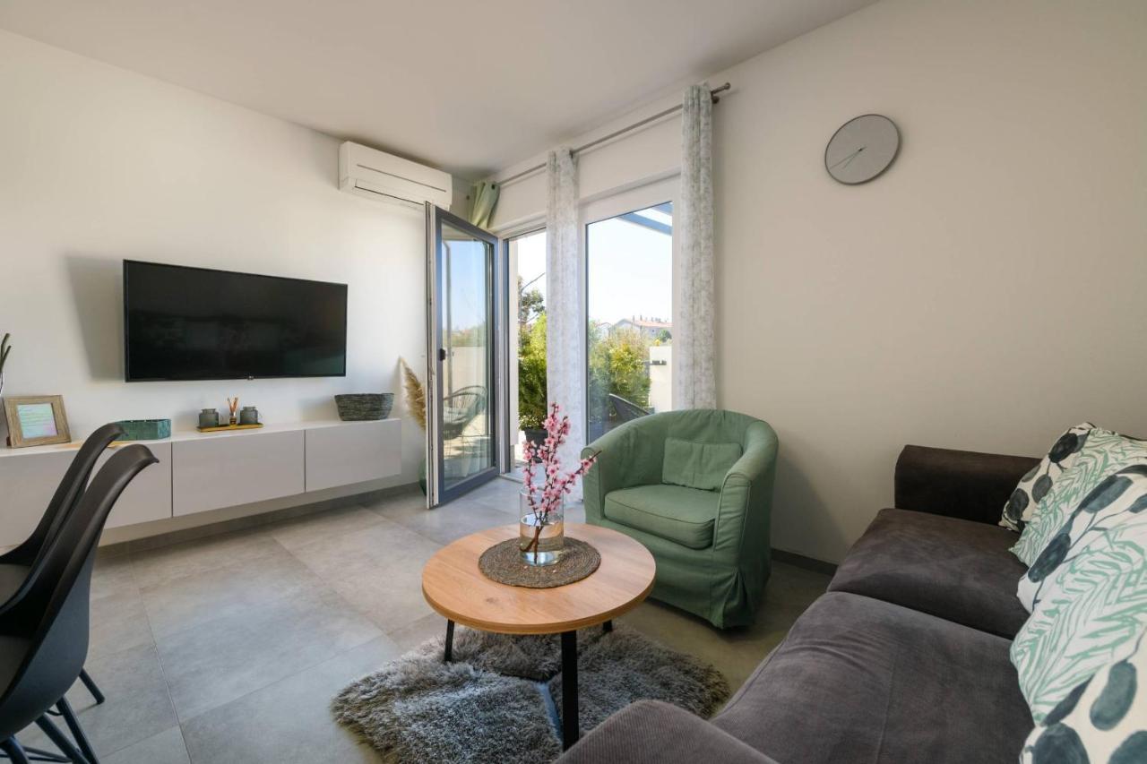 Apartment Dora *