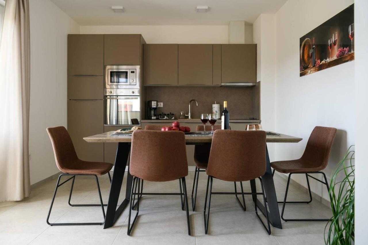 Dora Apartment *