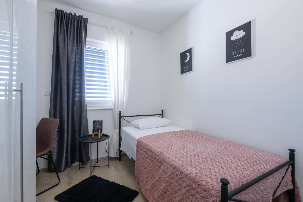 Apartment Dora