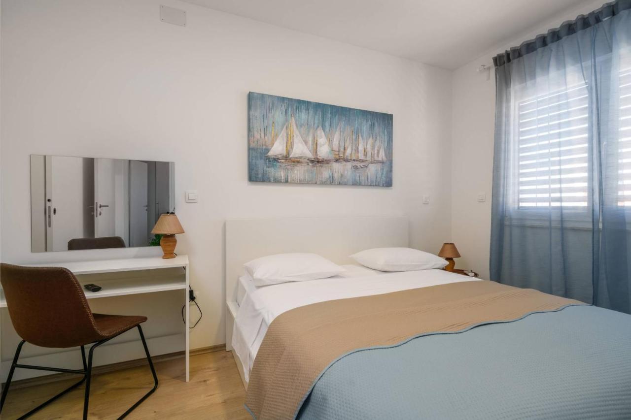 Dora Apartment *